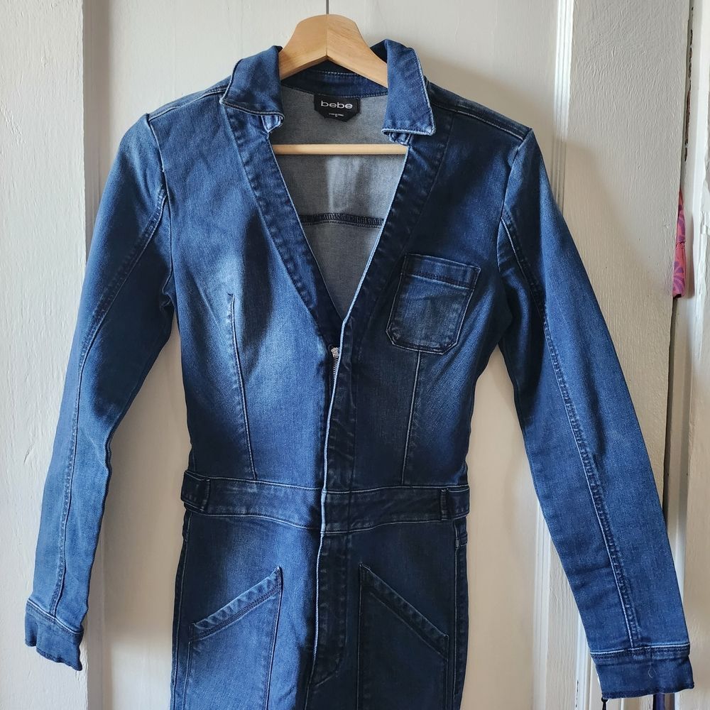bebe Sexy Moto Stretch Dark Denim Zip-Up V-Neck Jumpsuit
